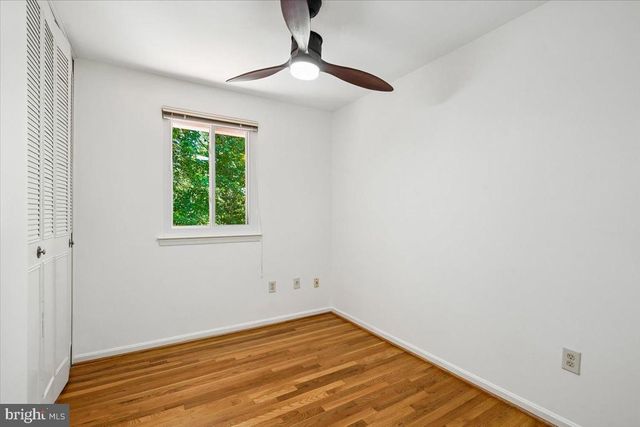 4945 GAINSBOROUGH DR, Fairfax, VA 22032