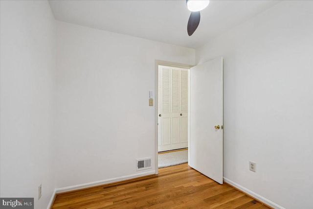 4945 GAINSBOROUGH DR, Fairfax, VA 22032