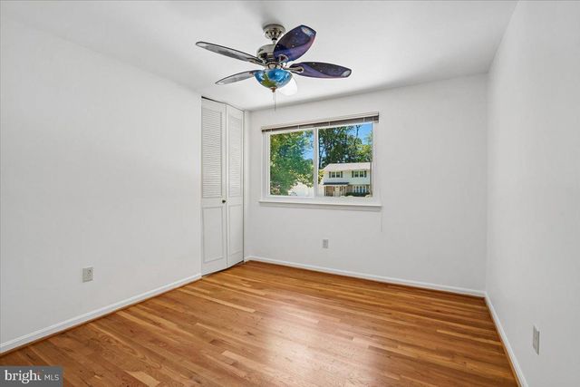 4945 GAINSBOROUGH DR, Fairfax, VA 22032