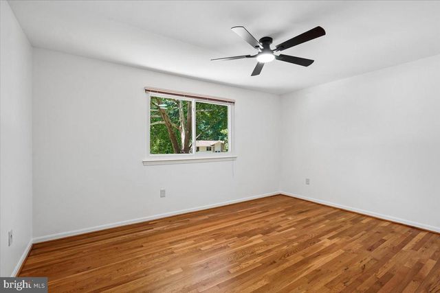 4945 GAINSBOROUGH DR, Fairfax, VA 22032