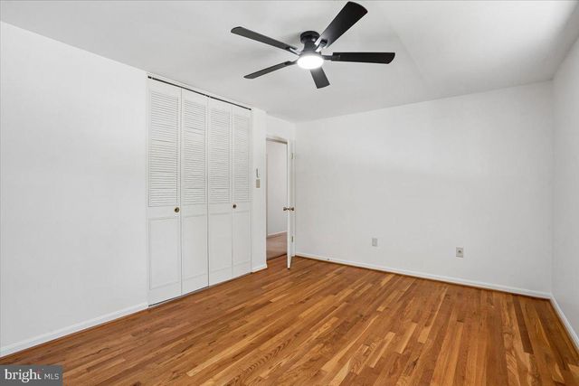 4945 GAINSBOROUGH DR, Fairfax, VA 22032