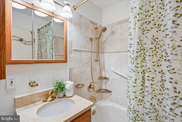4945 GAINSBOROUGH DR, Fairfax, VA 22032
