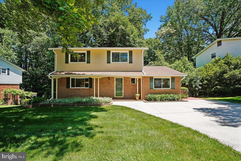 4945 GAINSBOROUGH DR, Fairfax, VA 22032