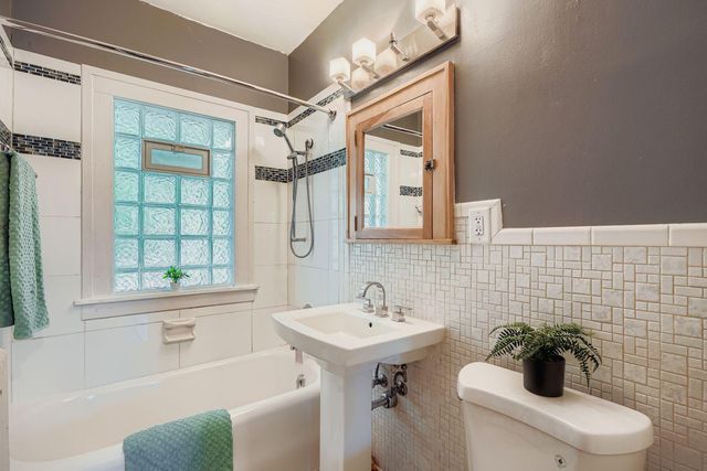 4055 2nd Avenue S, Minneapolis, MN 55409