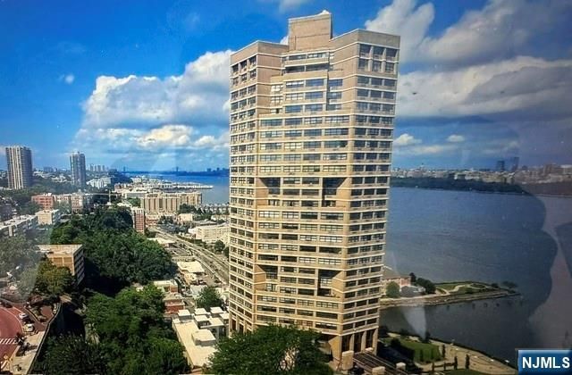 7000 JFK Blvd E 48G, Guttenberg, NJ 07093