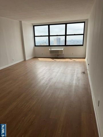 7000 JFK Blvd E 48G, Guttenberg, NJ 07093