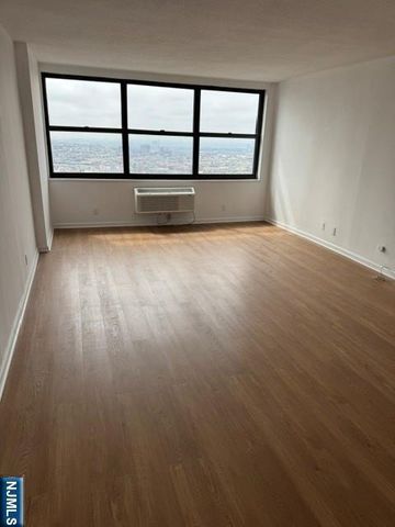 7000 JFK Blvd E 48G, Guttenberg, NJ 07093