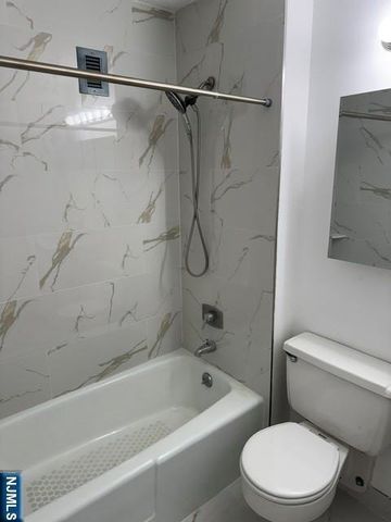 7000 JFK Blvd E 48G, Guttenberg, NJ 07093