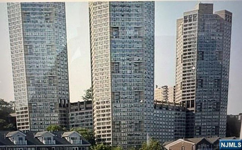 7000 JFK Blvd E 48G, Guttenberg, NJ 07093