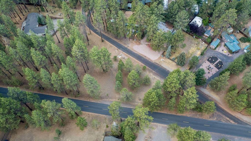 157 W Black Crater Avenue, Sisters, OR 97759