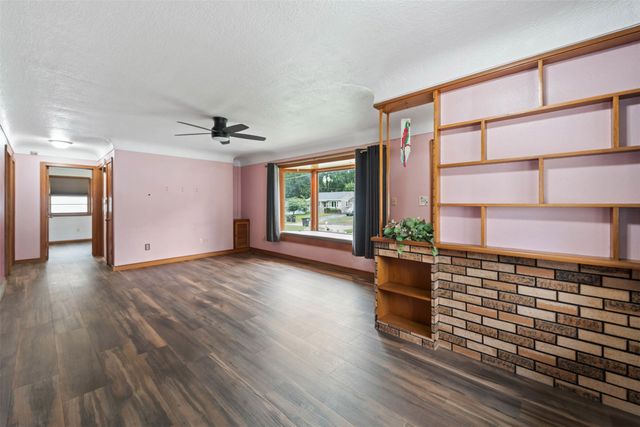 1602 Milton Avenue, Des Moines, IA 50316