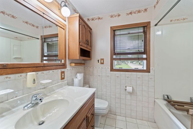 1602 Milton Avenue, Des Moines, IA 50316