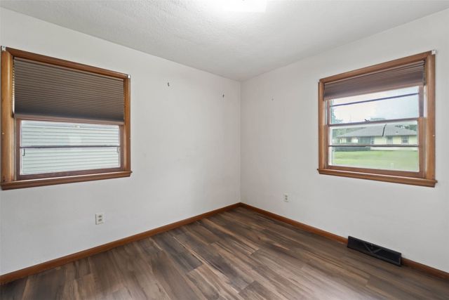 1602 Milton Avenue, Des Moines, IA 50316