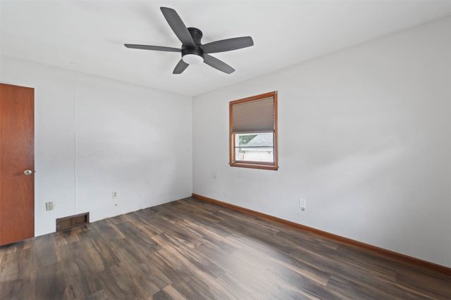 1602 Milton Avenue, Des Moines, IA 50316