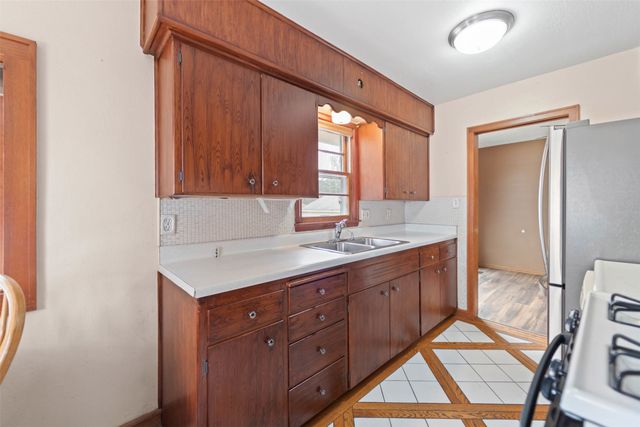 1602 Milton Avenue, Des Moines, IA 50316