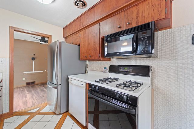 1602 Milton Avenue, Des Moines, IA 50316