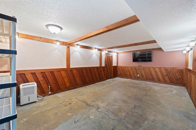 1602 Milton Avenue, Des Moines, IA 50316