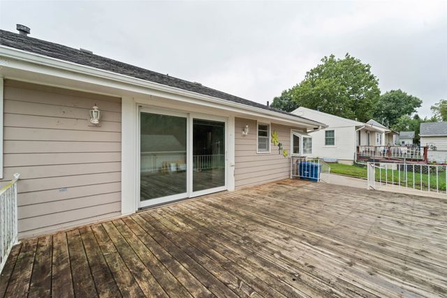1602 Milton Avenue, Des Moines, IA 50316
