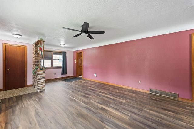1602 Milton Avenue, Des Moines, IA 50316