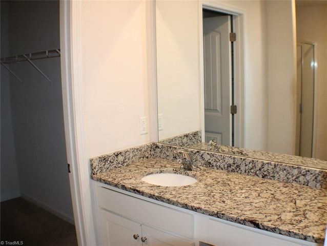 4035 Meredith Woods Lane, Winston-salem, NC 27107