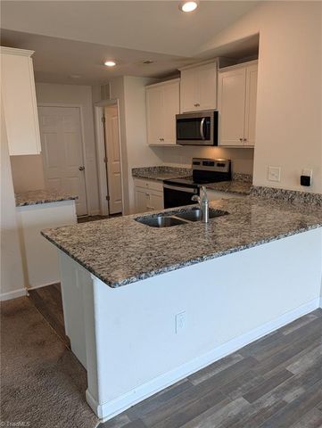 4035 Meredith Woods Lane, Winston-salem, NC 27107
