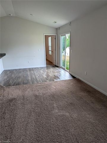 4035 Meredith Woods Lane, Winston-salem, NC 27107