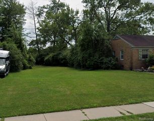 13201 Oak Park Boulevard, Oak Park, MI 48237