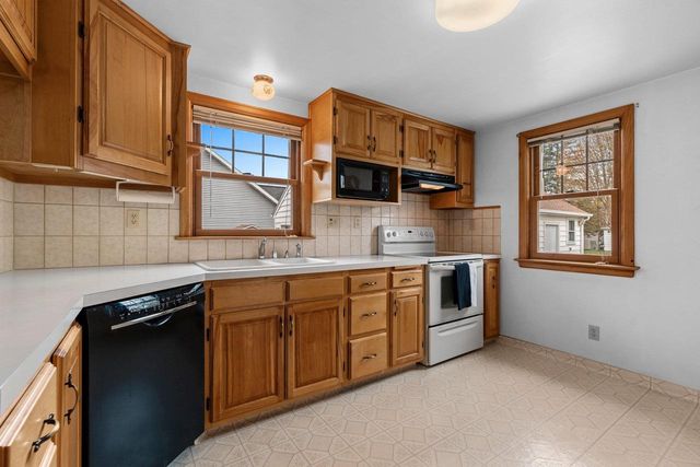 2301 CARLETON AVENUE, Appleton, WI 54915