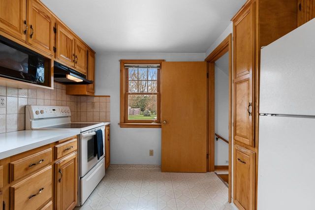 2301 CARLETON AVENUE, Appleton, WI 54915