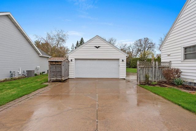 2301 CARLETON AVENUE, Appleton, WI 54915