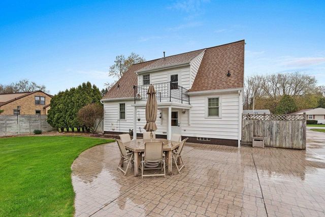 2301 CARLETON AVENUE, Appleton, WI 54915