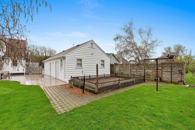 2301 CARLETON AVENUE, Appleton, WI 54915