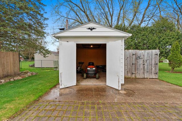 2301 CARLETON AVENUE, Appleton, WI 54915
