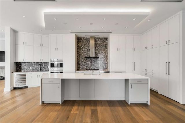 3376 Peachtree NE Road 33B, Atlanta, GA 30326