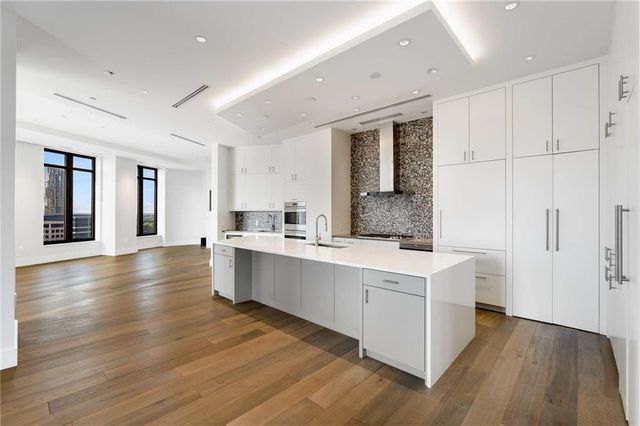 3376 Peachtree NE Road 33B, Atlanta, GA 30326