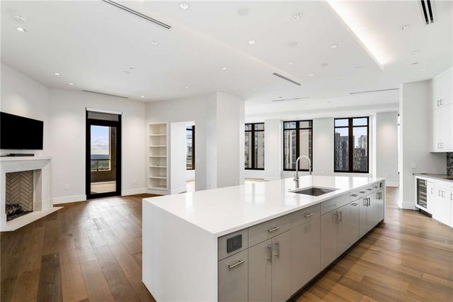 3376 Peachtree NE Road 33B, Atlanta, GA 30326