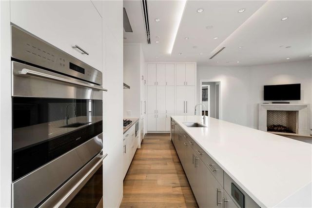 3376 Peachtree NE Road 33B, Atlanta, GA 30326