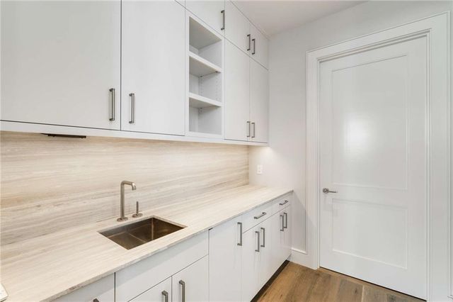 3376 Peachtree NE Road 33B, Atlanta, GA 30326