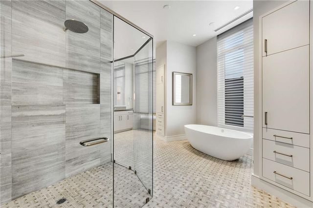 3376 Peachtree NE Road 33B, Atlanta, GA 30326