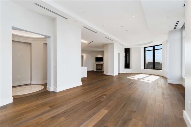 3376 Peachtree NE Road 33B, Atlanta, GA 30326