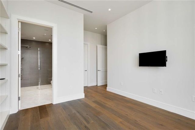 3376 Peachtree NE Road 33B, Atlanta, GA 30326