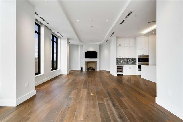 3376 Peachtree NE Road 33B, Atlanta, GA 30326