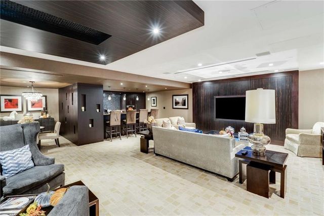 3376 Peachtree NE Road 33B, Atlanta, GA 30326