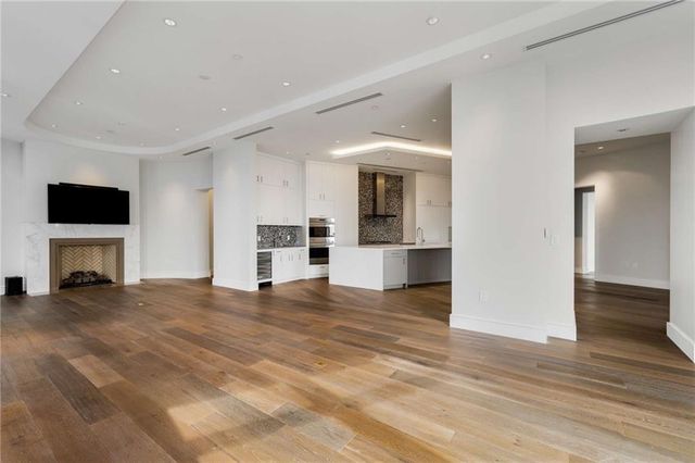 3376 Peachtree NE Road 33B, Atlanta, GA 30326