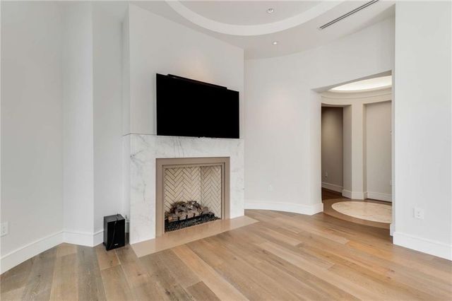 3376 Peachtree NE Road 33B, Atlanta, GA 30326