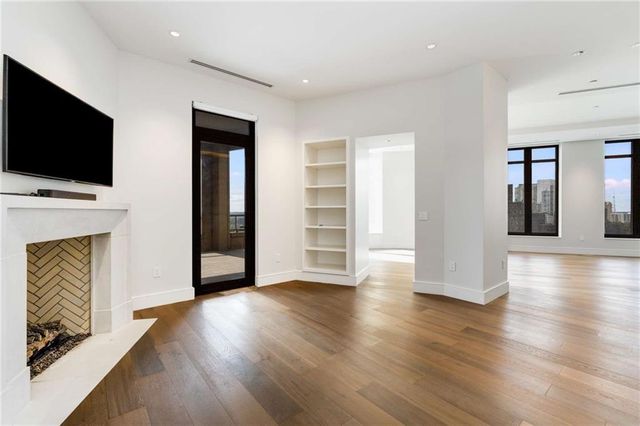 3376 Peachtree NE Road 33B, Atlanta, GA 30326