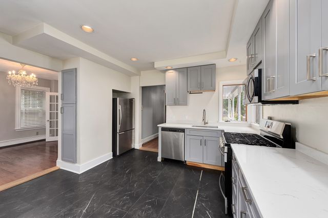 8 Birch Hill Ave, Wakefield, MA 01880
