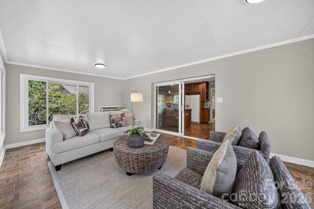 7601 Woodstream Drive, Charlotte, NC 28210