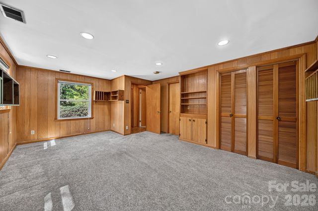 7601 Woodstream Drive, Charlotte, NC 28210