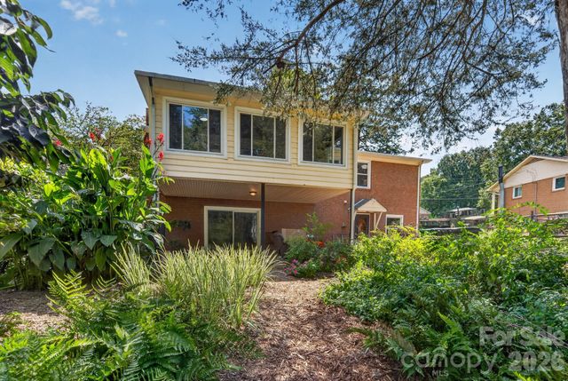 7601 Woodstream Drive, Charlotte, NC 28210